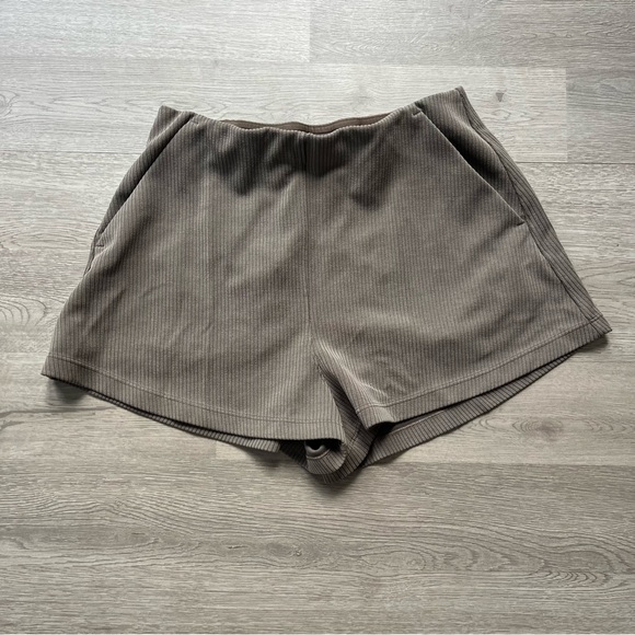 Lululemon Ribbed Softstream High Rise Short (6) - Picture 2 of 8